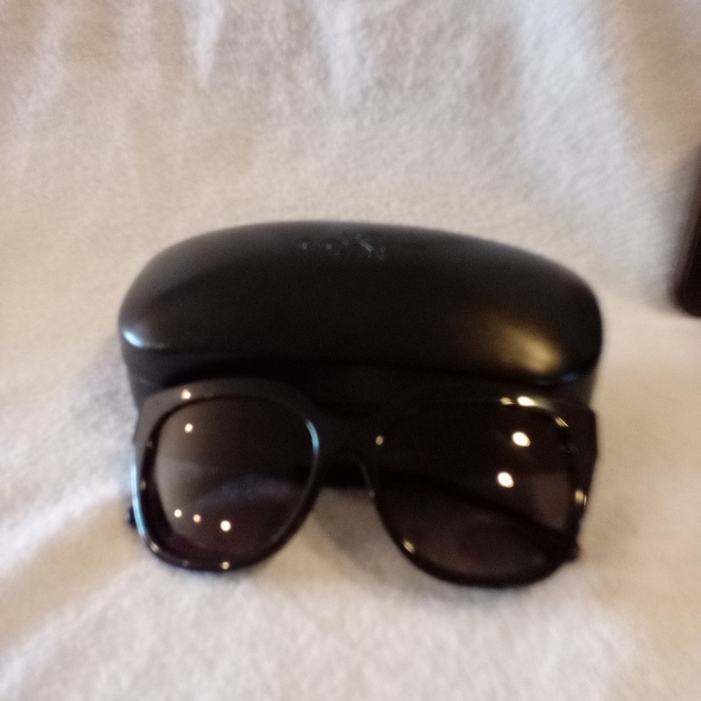 NEW COACH HC8264 Sunglasses – Black with Grey Gradient Polarized Lenses, 56mm - Picture 4 of 4